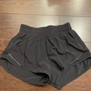Lululemon size 0 low rise 2.5 inch black hotty hot shorts